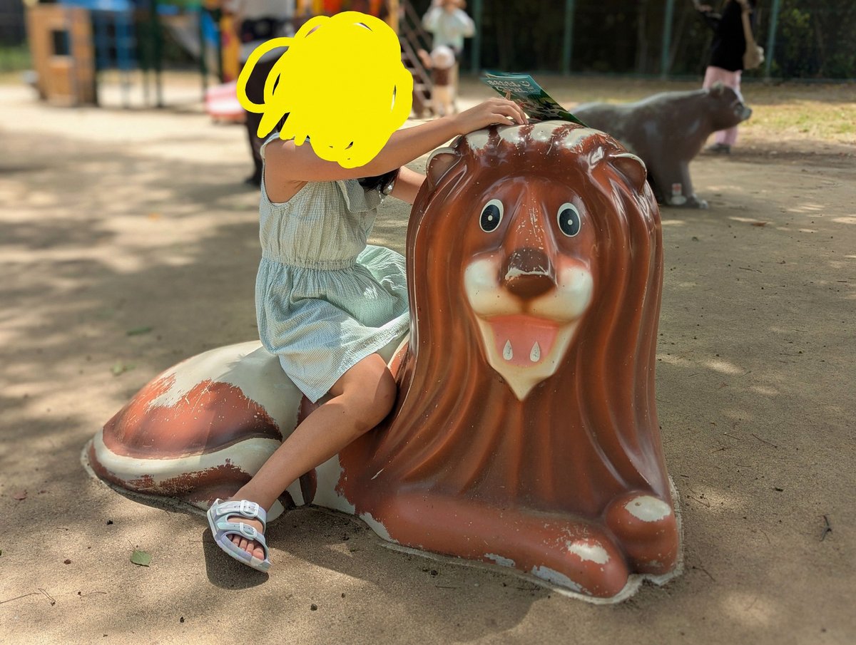 Antho12302950's tweet photo. 日が出た日こそ少々暑くなりますが、���の先の週間予報を見た感じ明日は軽めの衣替えをしてもよさそうですね……半袖は残しつつ、タンクトップなどの真夏しか着ないものを秋物に入れ替えて両対応できるよう支度しますか https://t.co/arQFidU76M