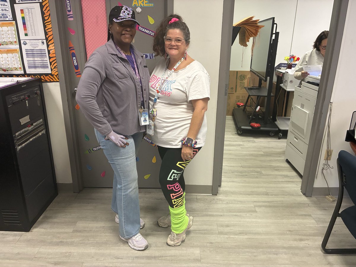 LMESTigerNation's tweet photo. We are looking really bright at the Tiger Den today!! #NeonDay #Homecoming2026 #LMESTigers @Aritmetica_Lady @FCPSchoolsTN @FayetteUp @FCPSParentEngmt https://t.co/2R8nVhtQIF