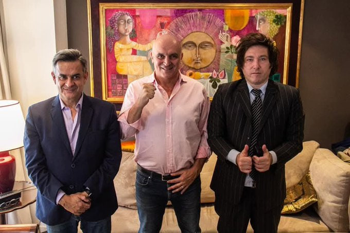 JulianMaciasT's tweet photo. Tanto Dick Morris como Luis Rosales participaron con Cerimedo en campañas como la de Honduras de Asfura con el apoyo de Trump. Tanto José Luis Espert como Luis Rosales se sumaron a apoyar a Milei, incluso Espert fue como nº1 en su candidatura y tuvo que renunciar por narco. https://t.co/O0Yb5pro5M
