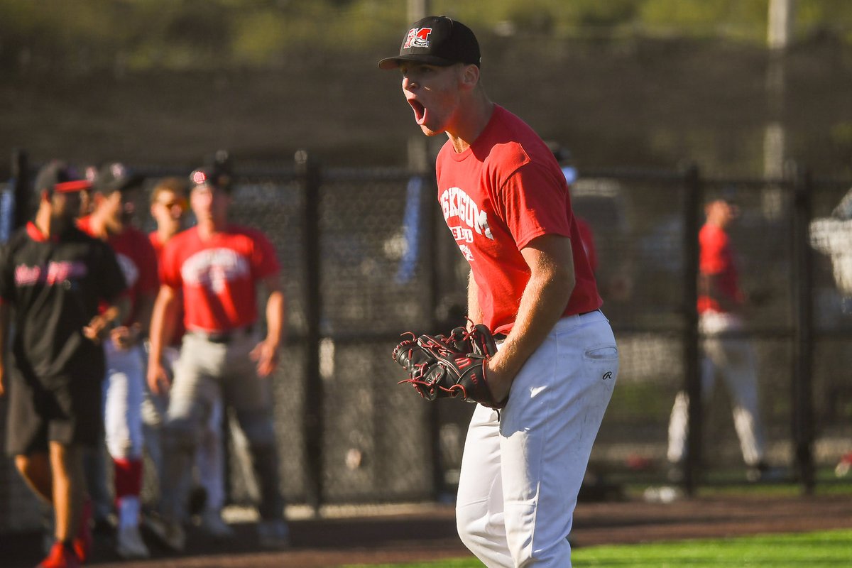 MuskieBaseball_'s tweet photo. The boys are back!

Fall flicks 🍂

📸@JamieOwens 

#FishBall #DefendTheM 🐟⚾️ https://t.co/DgsEZn1lyu
