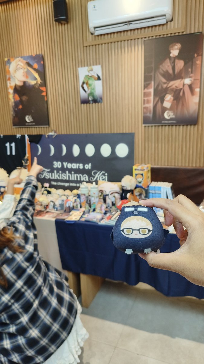 yellowpinkleaf's tweet photo. #latepost
Di tengah perkuliahan & kerjaan yg jedarr jederr 😵💫🤯💥, Alhamdulillah masih sempat bikin freebies🤏 dn gift buat tsukishima Kei event kemaren.
Smoga yg nerima gift dn freebiesnya sukaa, yaa.. 🥺🙏️💛💙.
✏Art by: @kzzenaaxxsiap
#OnceInABlueTsukki https://t.co/mxvHgc7oU3