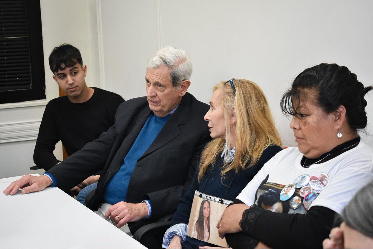 PilarRamirezmpr's tweet photo. No queremos más víctimas de la impunidad.

Me reuní con familiares y victimas de delitos para escuchar sus historias. Sus testimonios muestran la necesidad de actuar y dar respuestas. Hace meses presentamos nuestro proyecto de Régimen Penal Juvenil. La Ciudad tiene que adherir a la baja de la edad de imputabilidad, como lo hizo la Nación.

Queremos que las familias tengan justicia.