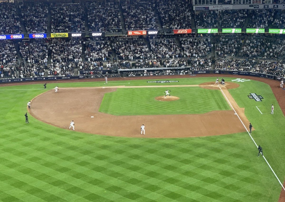 muralla33's tweet photo. @RealMichaelKay not the same view but the sentiment is! #bronxbaseball #weAREhere #huntfor28 https://t.co/LcNcHuAdFu