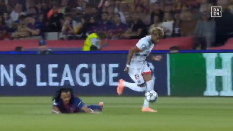 FootActu_2's tweet photo. 🔙 Il y a 1 an jour pour jour, le PSG tapait le FC Barcelone avec son ÉQUIPE B. 😱❤️💙

À ce moment là, IL N'Y AVAIT PLUS D'EXCUSE. 😭

Imagine tu te prends un but par Mayulu. Et tu tombes contre Mbaye. Imagine juste. https://t.co/9njedSMvT4