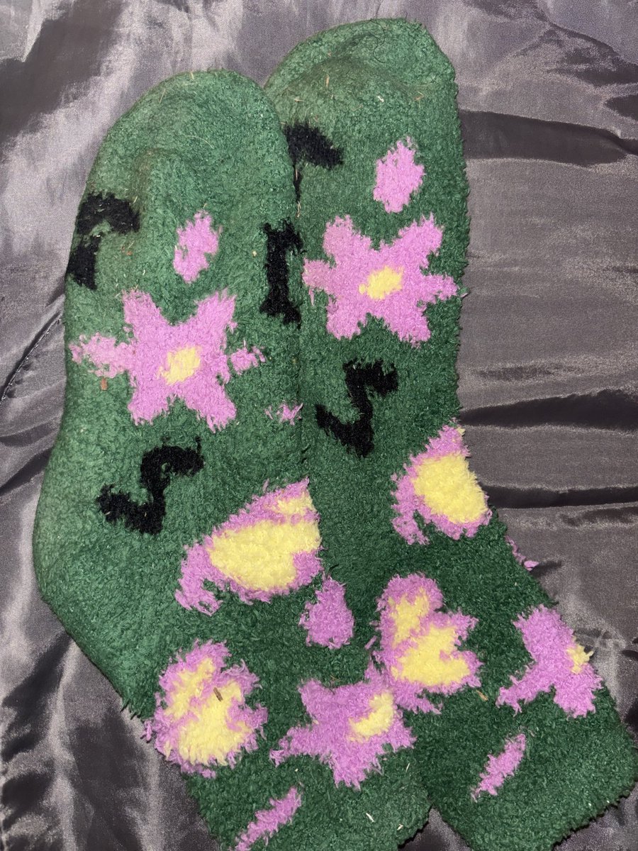 Corrupt_Mutt's tweet photo. Link in comments 😉 #wornsocks #usedsocks #vintedseller #nsfw https://t.co/ete4abcBKl