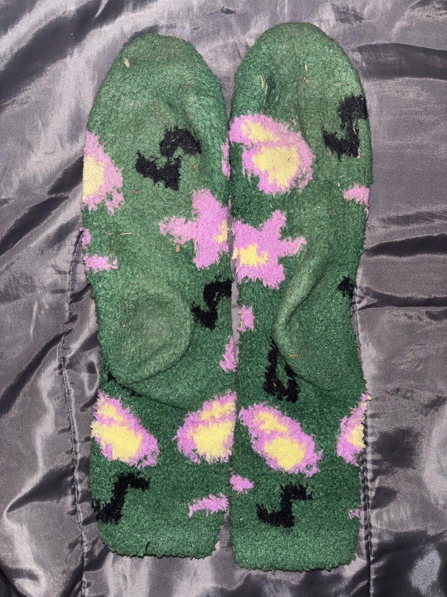 Corrupt_Mutt's tweet photo. Link in comments 😉 #wornsocks #usedsocks #vintedseller #nsfw https://t.co/ete4abcBKl
