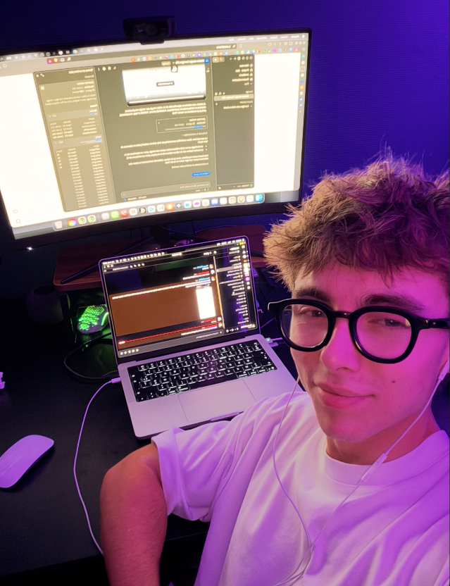 thomasaas0's tweet photo. It's been 2 days since I've been immersed in Opus 5.5 testing all kinds of motion design and it's crazy. 🤯

I still can't believe it. 

If you're SaaS founders, I made you a doc to create motion designs with Claude Opus 5.5. 📖📘

If you want it, let's connect. 💫 https://t.co/tWCVpNVzcm