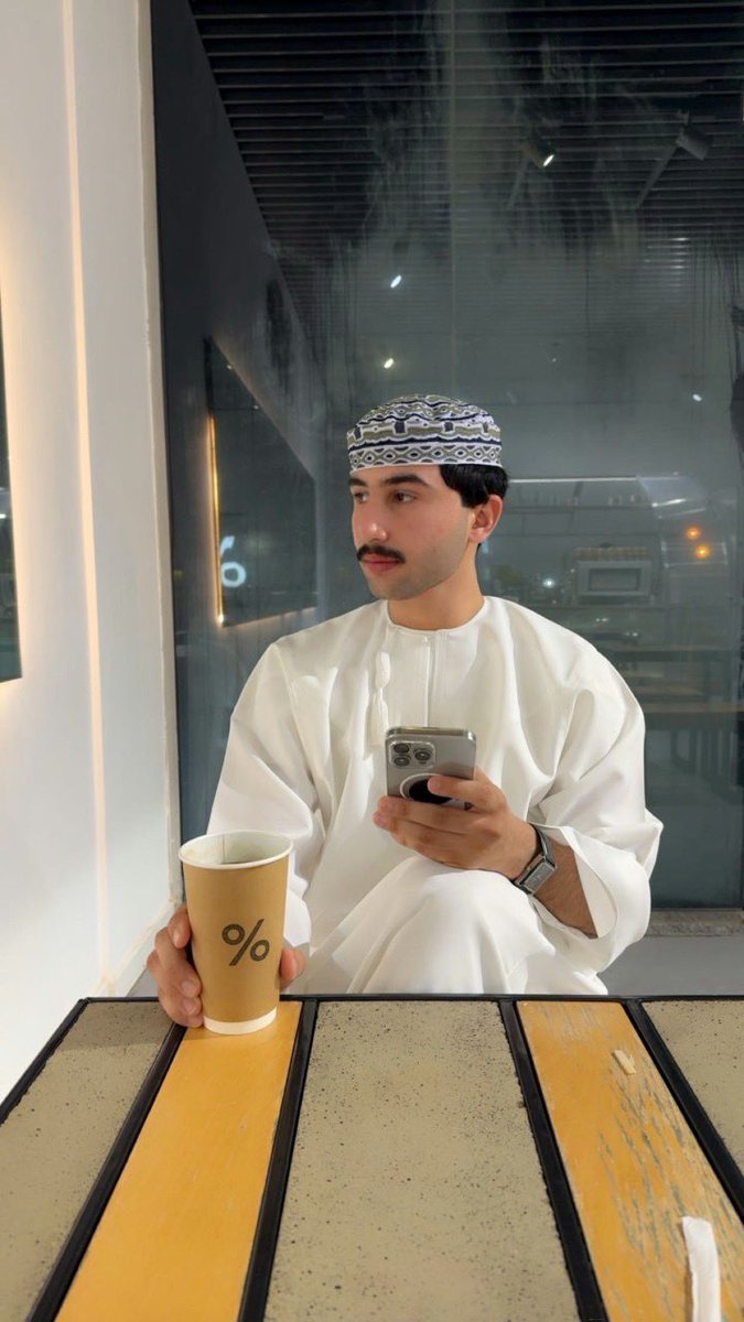 3f2sm's tweet photo. كيف اكتب الشعر وعيونك قصيد وكيف اوصفك وانتِ القصايد كلها  ❣️ https://t.co/soHImdnbOr