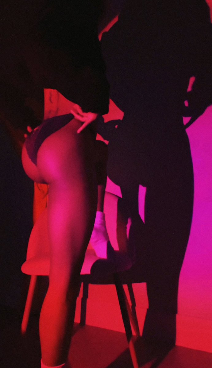 MysticMoonWater's tweet photo. Fun fact: I’m in love with my silhouette. 

We all in love with my 🍑 lol https://t.co/EBRAdC3h25