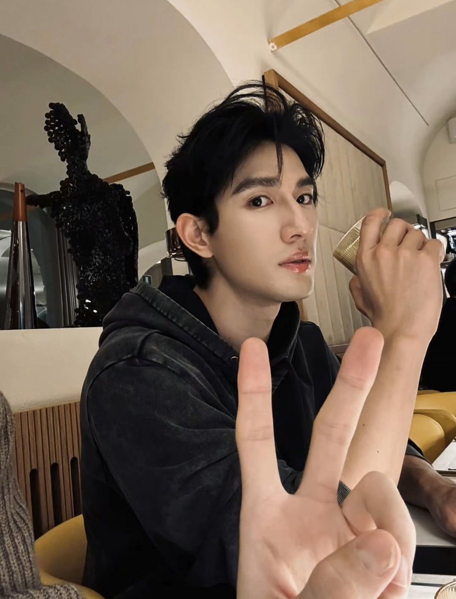 OhOhLilpil's tweet photo. 🗣️: Say you have a boyfriend without saying you have a boyfriend

Elio: ✌

#aylio https://t.co/BMo3aSoR5N