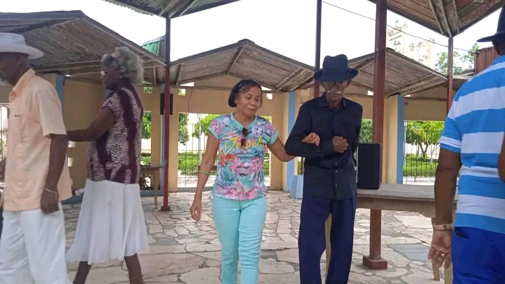 CPCC_Holguin's tweet photo. Con gran unidad y entusiasmo, el Club "Amigos del Danzón Aureliano Breal Camacho" celebró una emotiva Matiné Danzonera en la Casa de Cultura Municipal José Tey. Un espacio dedicado a preservar el baile nacional y nuestras raíces. 🎶💃🕺
#SomosCultura #SaguaEsTradiciones https://t.co/tKOe3r0WJh