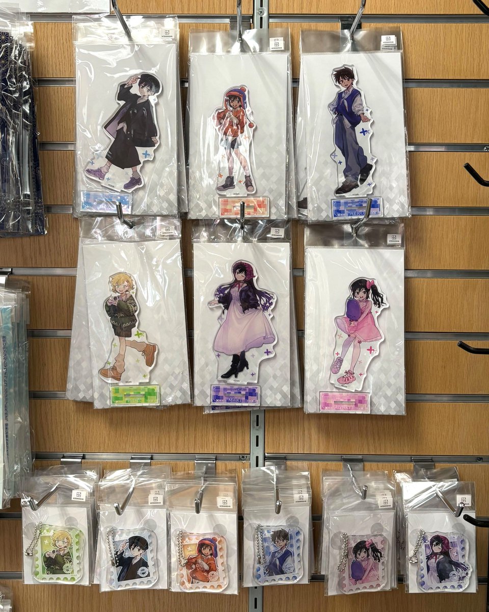 KinokuniyaUSA's tweet photo. Your OMORI collection is calling! 🌻✨

Pick up acrylic stands, keychains, badges, and more, now available at select Kinokuniya stores*!

*Please contact your local Kinokuniya for availability. https://t.co/OMhiijp3KK