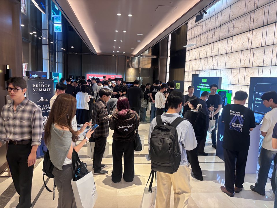 EthStorage's tweet photo. Kicking off KBW week at The Bridge Summit in Seoul 🇰🇷
Great conversations with builders and ecosystem teams around the infrastructure and ideas shaping the next phase of Web3. https://t.co/OS10KCMtI5