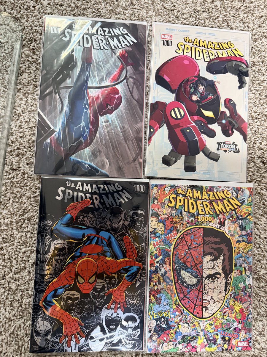 rychustore's tweet photo. I didn’t realized this variant cover was foil! #spiderman1000 #comics #amazingspiderman1000 https://t.co/NFSaHexQJV