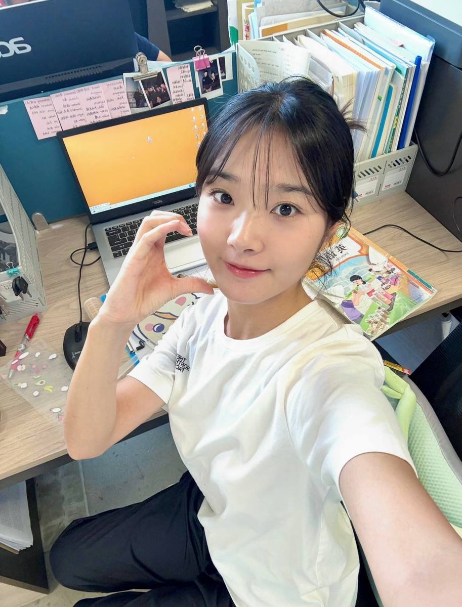 DorothyBro4trl's tweet photo. 来X的第二天，属于刚入圈，希望能遇见有趣的灵魂 
我是小杨老师，请多指教！！！ https://t.co/0tWk8Sbql2