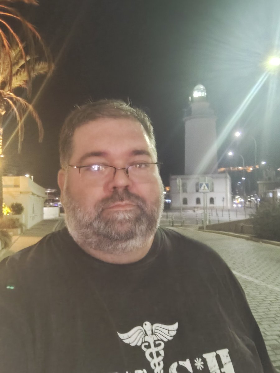 JesusUsero's tweet photo. Ya en Málaga y se viene una @comicconmalaga espectacular. Y llena de sorpresas. Os esperamos a todos desde mañana. Pasamos lista... https://t.co/3833gDYf63