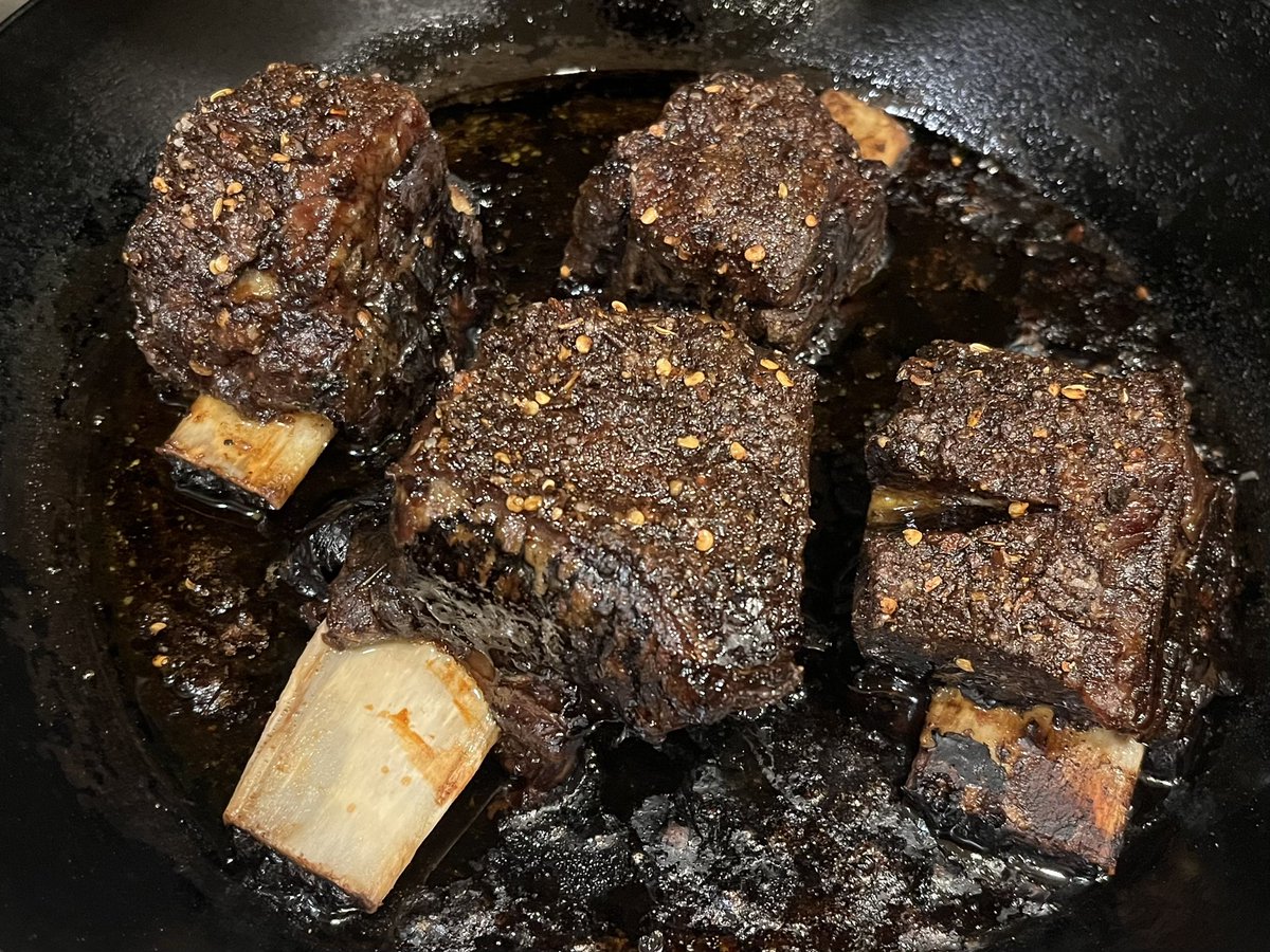 theheinekentom's tweet photo. Not falling apart, not braised, no crockpot.

Four hour marinade, four hour cook at 250 degrees, using blue carbon steal as the baking pan… beef short ribs. https://t.co/uQ6wv5Nrs7