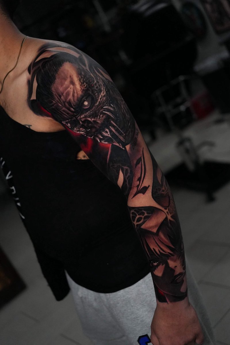 MonsterDieDoll's tweet photo. my man has the coolest tattoos ever though 👀 https://t.co/MJWZoTqwUr