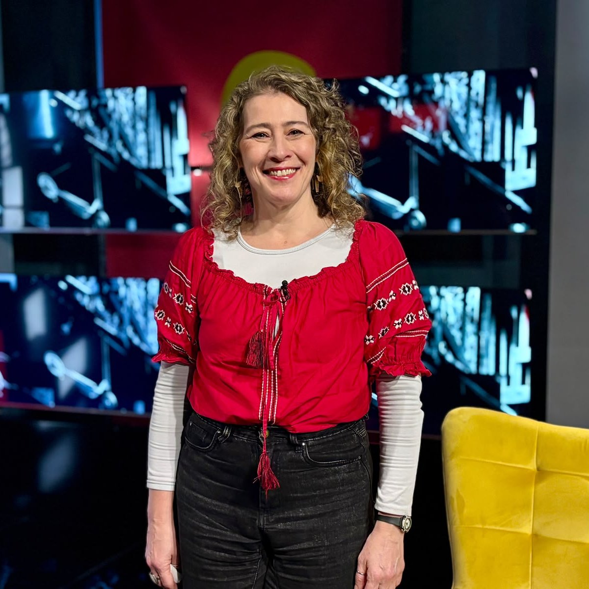TVCIUDADuy's tweet photo. 🔴 Hoy en #IdeasCruzadas | Hablamos sobre “Plantar bandera”, la obra que viajó a Brasil y sigue recorriendo los barrios de Montevideo, el rigor, la torpeza y por qué el teatro importa.

Recibimos a los actores:
▶️ @NGuzzini y @CarlaMoscatelli

Miranos:
💻 YouTube, web y Antel TV https://t.co/5PXZF662aB