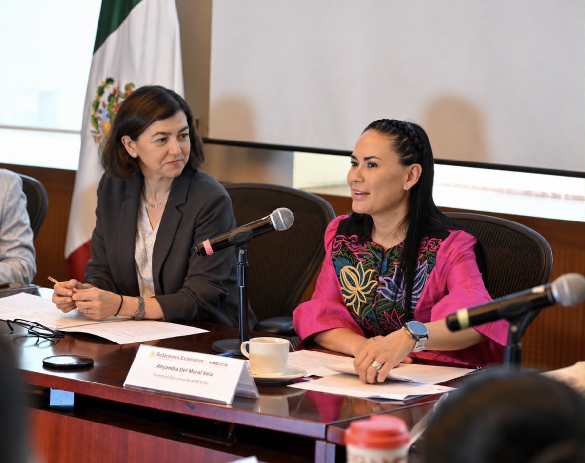 AlejandraDMV's tweet photo. La reactivación del Fondo Mixto de Cooperación Técnica y Científica México–España abre una nueva etapa para convertir prioridades compartidas en proyectos concretos, con impacto en nuestras comunidades.

Con Eva Granados, secretaria de Estado de Cooperación Internacional de España, conversamos sobre las oportunidades para trabajar juntos en ciencia, innovación, desarrollo sostenible y ayuda humanitaria.

Cooperar es sumar capacidades para construir soluciones compartidas. @AMEXCID