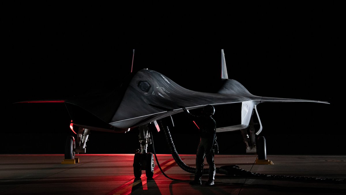 Joe_replicant's tweet photo. SR-72 Darkstar photo shoot, 2022 https://t.co/FOeoeCBmIt