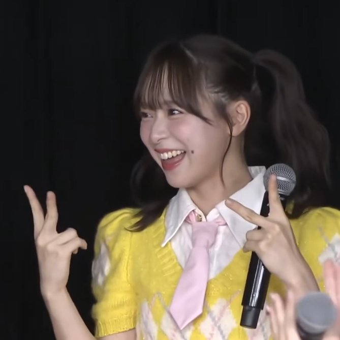 gachikoiiii's tweet photo. kairi was very excited to match hairstyles with her dai-senpai naru today! https://t.co/adit2ZgxE0