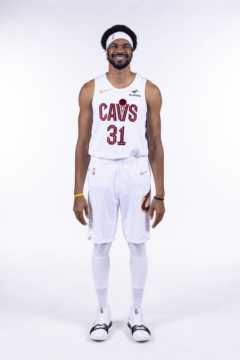 NBAKicks's tweet photo. Since media day in 2018, Jarrett Allen has only rocked the Nike Kyrie 3! #NBAKicks https://t.co/RKTTGFMbHM