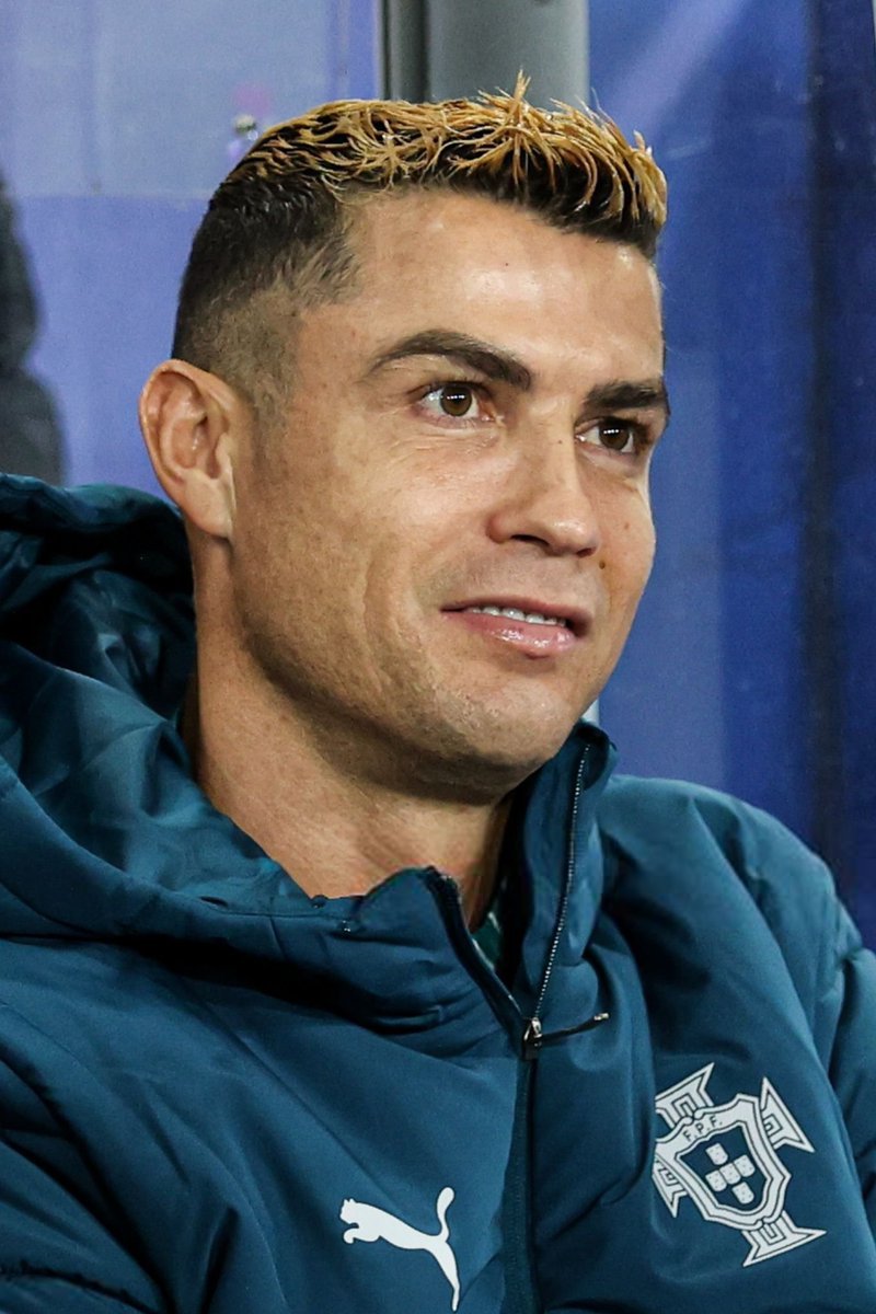 xiv2d's tweet photo. عاجل🚨🚨🚨🚨🚨🚨🚨🚨🚨🚨🚨🚨🚨 رسميا تم  اعتزال كرستيانو  دولياً وذهب إلى أسبانيا في مدريد🚨🚨 https://t.co/eoKGCtKB4g