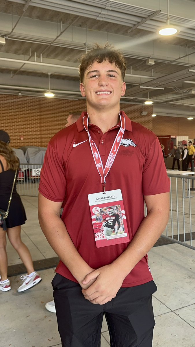 KiptynBrakebill's tweet photo. Man it’s been a busy month! Thank you to Arkansas Football for inviting me to an unofficial game day visit! It was a great day to watch the hogs! @coachcgibbs @joshmills3231 @jsbrown6 @CoachBreyCook @RazorbackFB @RSilverfield https://t.co/MMQG21WiIi
