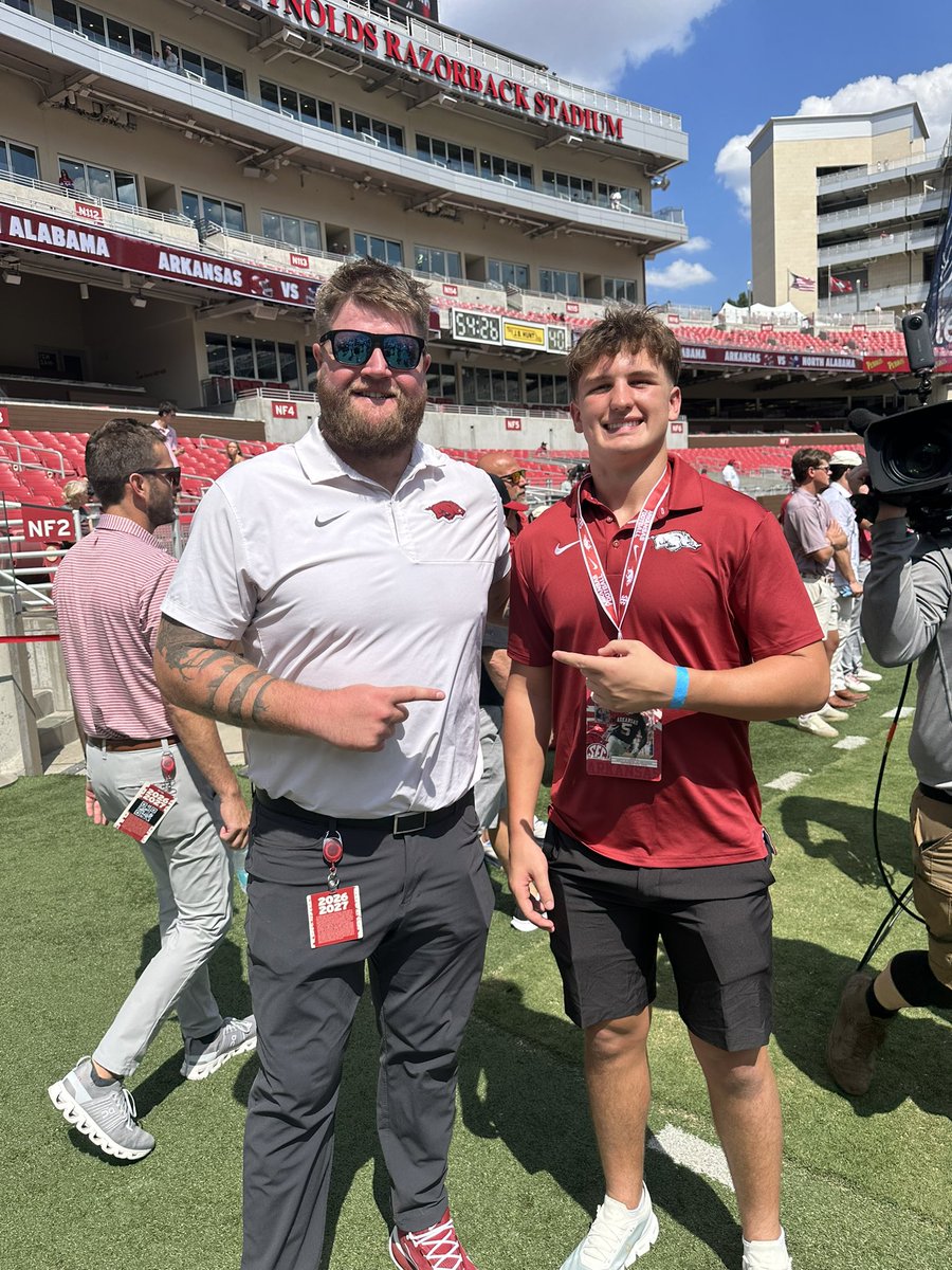 KiptynBrakebill's tweet photo. Man it’s been a busy month! Thank you to Arkansas Football for inviting me to an unofficial game day visit! It was a great day to watch the hogs! @coachcgibbs @joshmills3231 @jsbrown6 @CoachBreyCook @RazorbackFB @RSilverfield https://t.co/MMQG21WiIi
