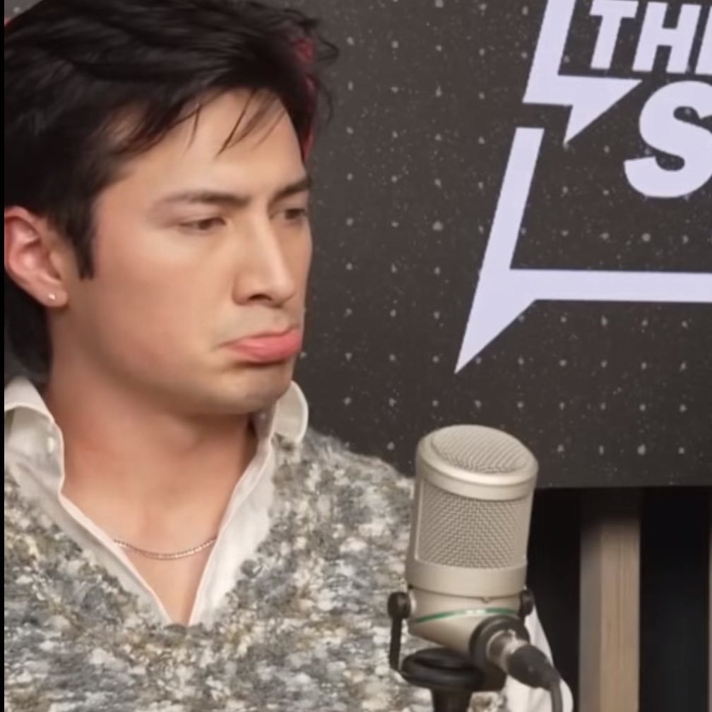 thehudprint's tweet photo. when he makes this face you know someone just complimented him https://t.co/7Yf0ZKAsZW