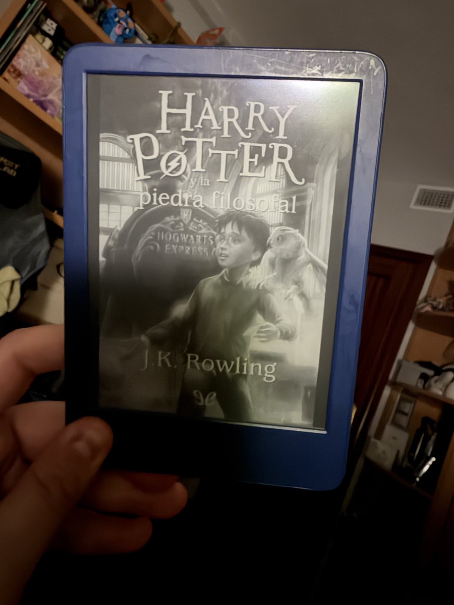 javier_art96's tweet photo. Después de muchos años sin leer he retomado la lectura gracias @zoroneasozo por ayudarme a comprar el kindle https://t.co/lrdnz4PhTn