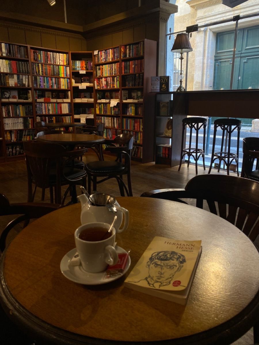 sillybookmarks's tweet photo. cr: tales from the cafe 🐈‍⬛☕️🕰️ https://t.co/BlMbKtJjUk