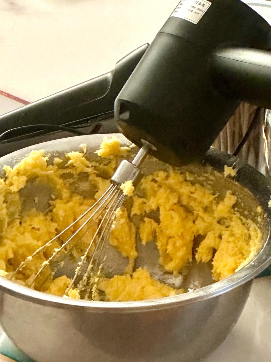LeonoreRun8coe's tweet photo. Just spent a cozy Sunday afternoon baking warm chocolate chip cookies—aroma filled every corner, and the first bite hit different after cooling a little. Small joys make the best days! https://t.co/dhQrv7Pfi0