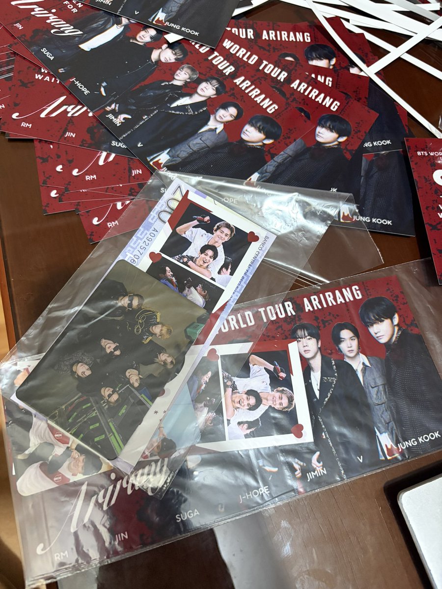 ly_koober's tweet photo. Ojalá les guste a las armys de mierda, ni para la uni me esforcé tanto https://t.co/loMqluJ8oz