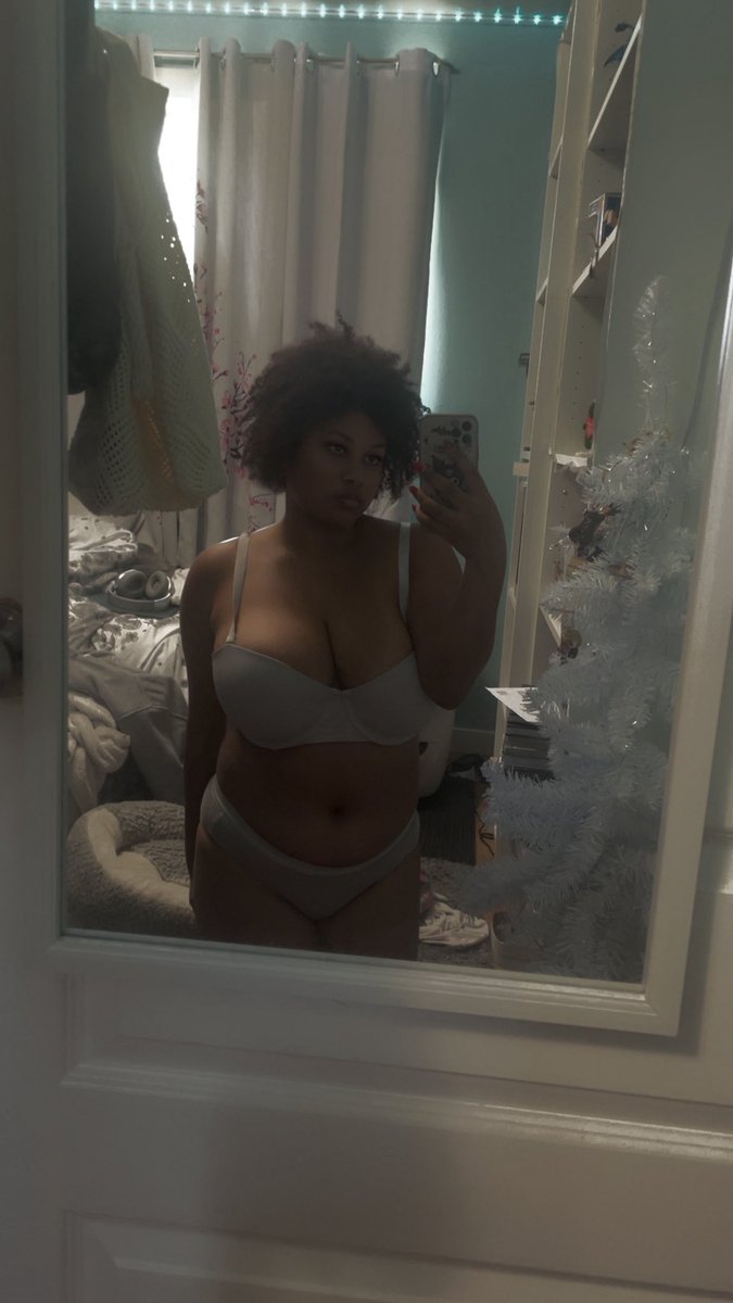 LexAdlutStuff's tweet photo. On my knees already?🤭 https://t.co/lToDwaMH00