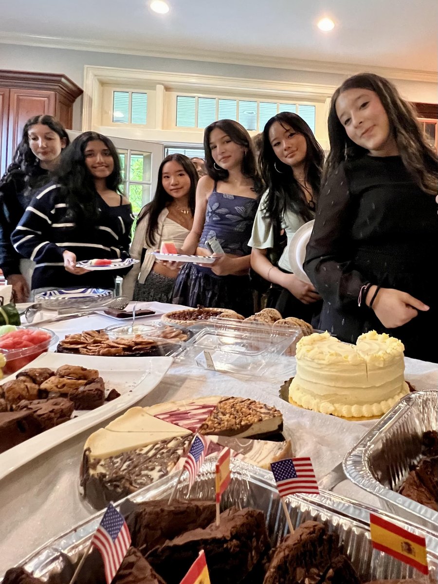 NewarkAcademy's tweet photo. Earlier this semester we welcomed 23 students and two teachers from IES do Castro in Galicia, Spain, to the Newark Academy community! Their visit was extra special as they reunited with their “host siblings” from NA's Immersion Experiences trip to Spain this past summer. https://t.co/DKzUaXRyIi