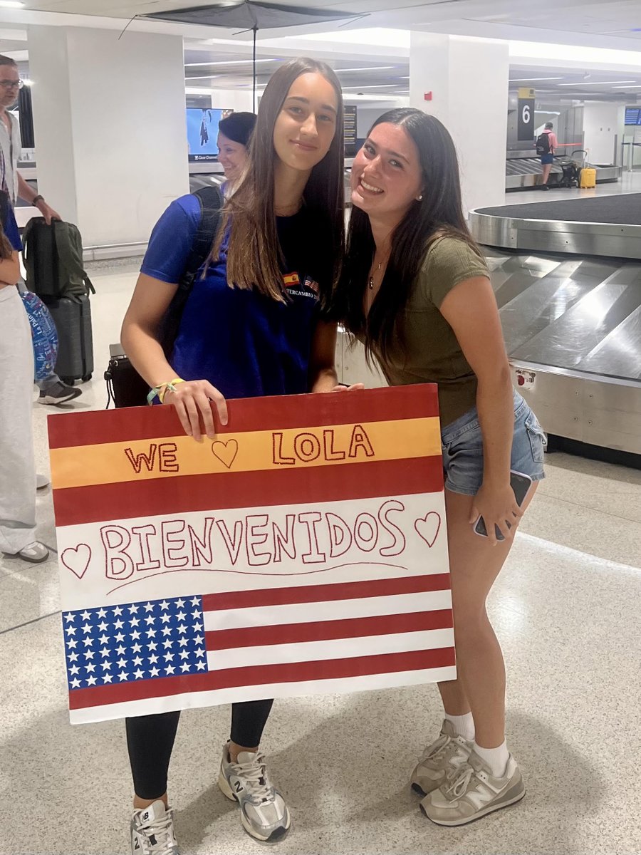 NewarkAcademy's tweet photo. Earlier this semester we welcomed 23 students and two teachers from IES do Castro in Galicia, Spain, to the Newark Academy community! Their visit was extra special as they reunited with their “host siblings” from NA's Immersion Experiences trip to Spain this past summer. https://t.co/DKzUaXRyIi