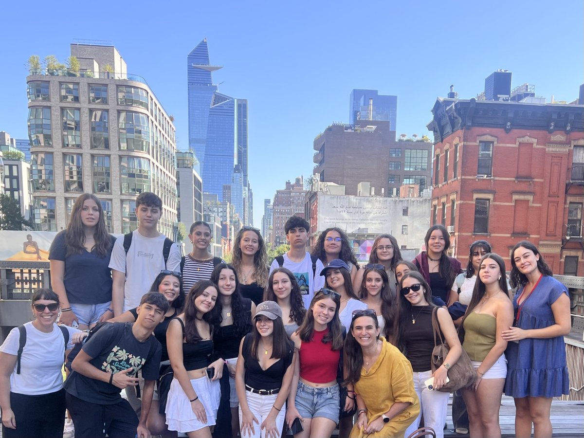 NewarkAcademy's tweet photo. Earlier this semester we welcomed 23 students and two teachers from IES do Castro in Galicia, Spain, to the Newark Academy community! Their visit was extra special as they reunited with their “host siblings” from NA's Immersion Experiences trip to Spain this past summer. https://t.co/DKzUaXRyIi