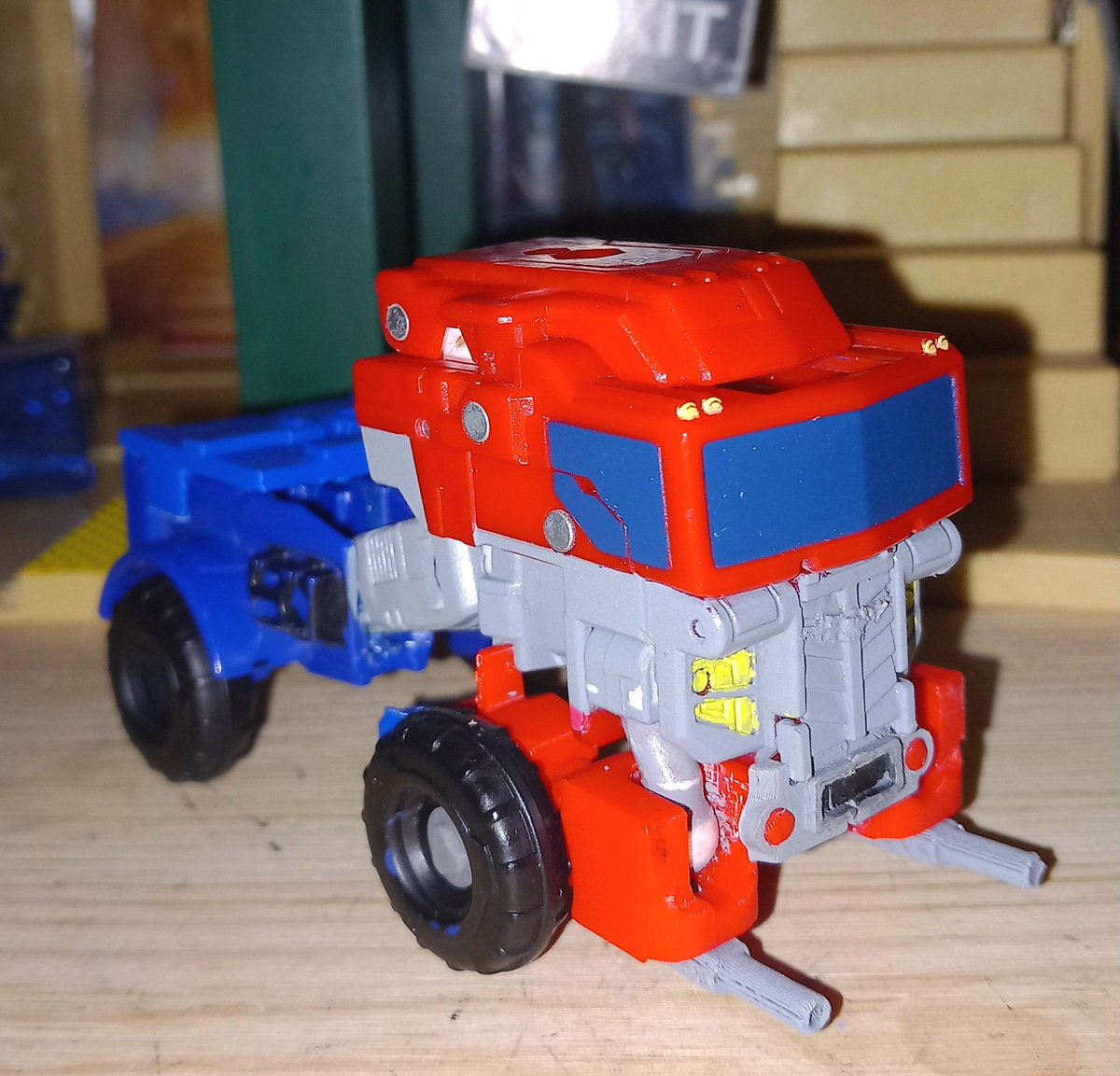 MotoristMayhem's tweet photo. Finally finished the new upgraded arms for Cyberworld Optimus Prime!!!

I just need to tweak the calf gap fillers and maybe give him an ion blaster, and then it'll be ready for my Cults3D page ^^ https://t.co/wI67pWpO2s