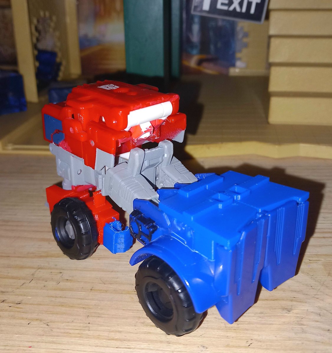 MotoristMayhem's tweet photo. Finally finished the new upgraded arms for Cyberworld Optimus Prime!!!

I just need to tweak the calf gap fillers and maybe give him an ion blaster, and then it'll be ready for my Cults3D page ^^ https://t.co/wI67pWpO2s