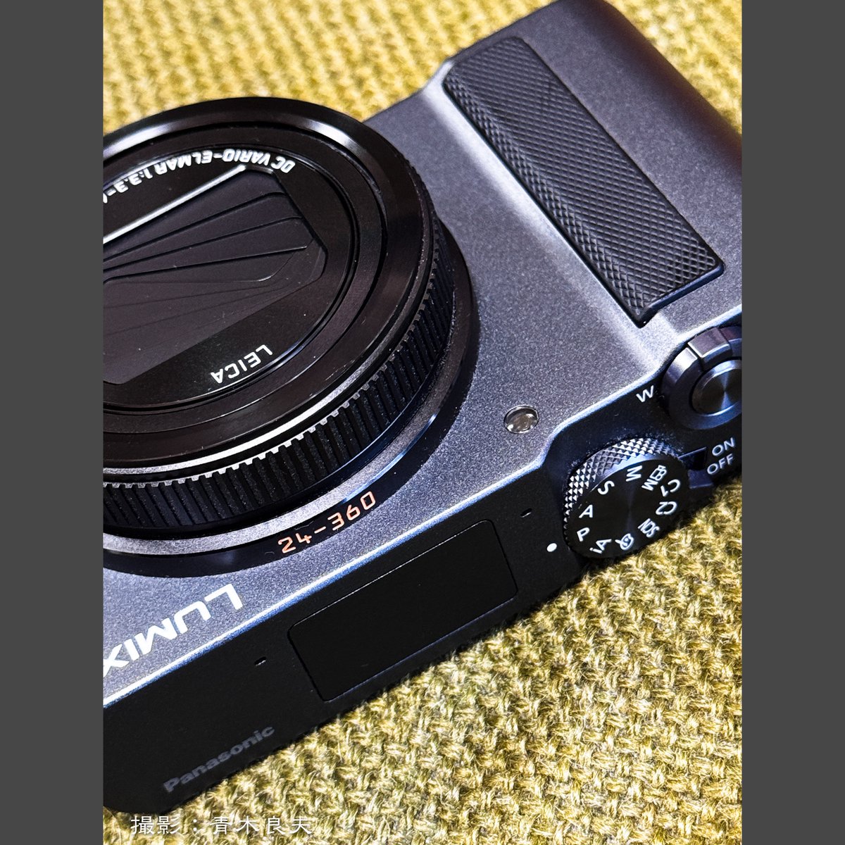 syaraku9410's tweet photo. おはようございます
今日もいいお天気
涼しい風そよぐベランダへ出てみれば頭の上には白い月目の前には雲たなびく山・・・
爽やかな朝です
朝食はパンと紅茶それに梨
紅茶はダージリンをレモンで、レモンと言ってもお手軽ポッカレモンですが、
今日の月と山は
写真のLUMIX　DC-TX3
で撮りました https://t.co/Dpxn8uGgIC