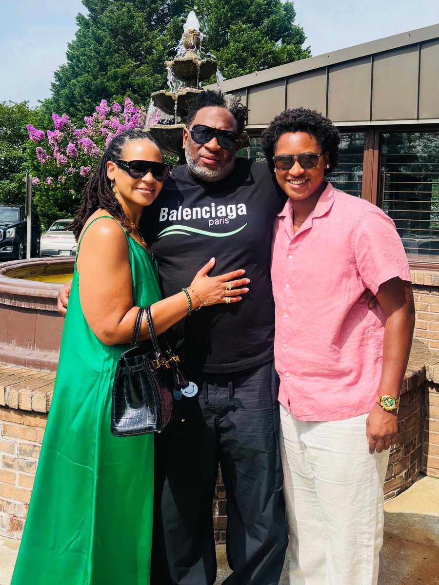 donaflou6780's tweet photo. YOU @hankdensoncomedy are our rock, our Home, our strength, our love. You change the temperature of ANY room you enter. The kids are truly blessed to have YOU for a father. You make it look so easy and WE appreciate all the sacrifices you have made https://t.co/fPrGxqWloS