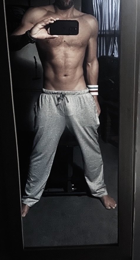 BigDK1552's tweet photo. Bulge time DMs open …#bulge #greysweats #BWC #bigdick #whitecock https://t.co/N1zJvIlT1G