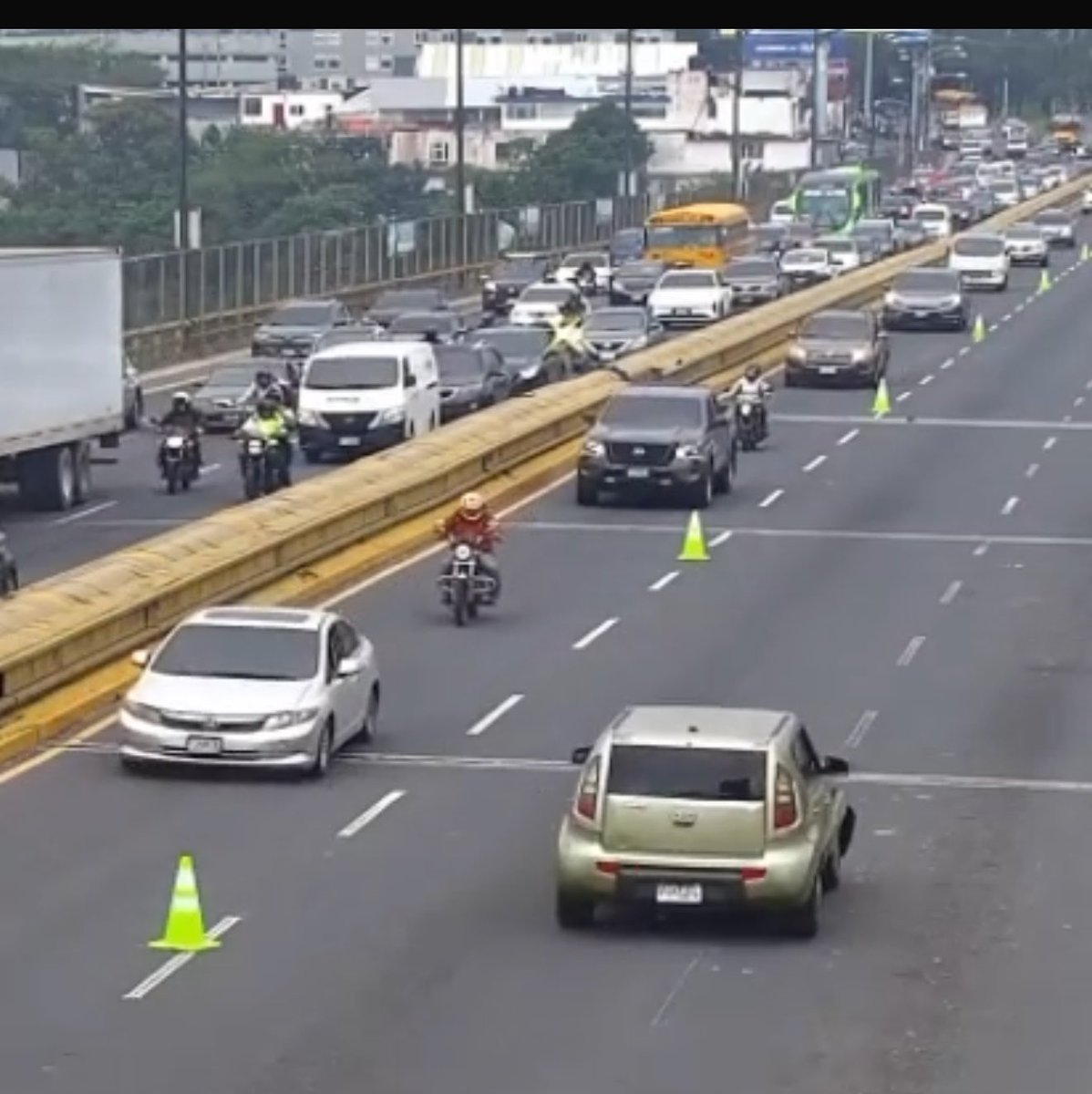 Queda habilitado el carril exprés o reversible en puente El Incienso, en Periférico de zona 3 hacia la zona 7.