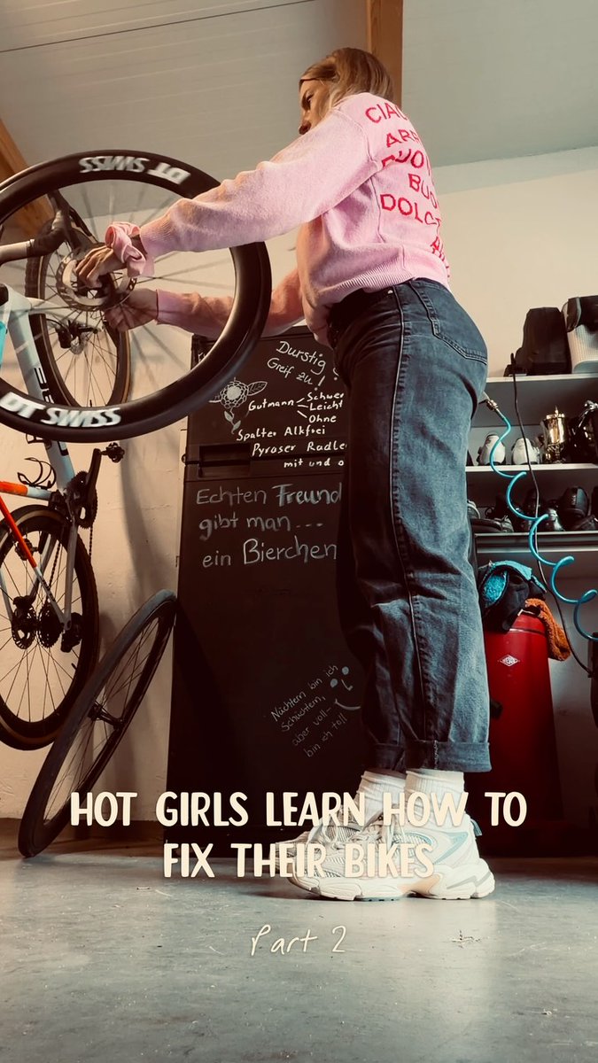 ander_kk8765's tweet photo. not gonna lie… i needed a little help 🫱🏼‍🫲🏽
but the bike got fixed &amp; that’s what matters 🔧🚴🏼‍♀️

#roadbikegirl #cycling #rennradliebe #cyclinglife #viral https://t.co/NdzUniGe4r
