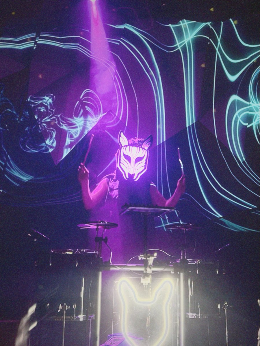 slowmagic's tweet photo. ★ PORTLAND ★ I’m back tomorrow (October 1st) at the
@holocene with the great @HotelPools !! So excited to return with my new show and visuals :) here are some memories from previous times!    

All dates @ https://t.co/7rVMtOgHj6 https://t.co/cUgWH1EEgu