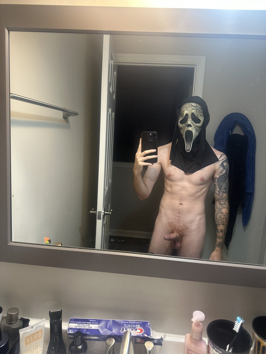 Derektheking777's tweet photo. I heard its spooky season…whats your favorite scary movie? #spookyseason #booktok #ghostface #onlyfans https://t.co/atiSBBni5N