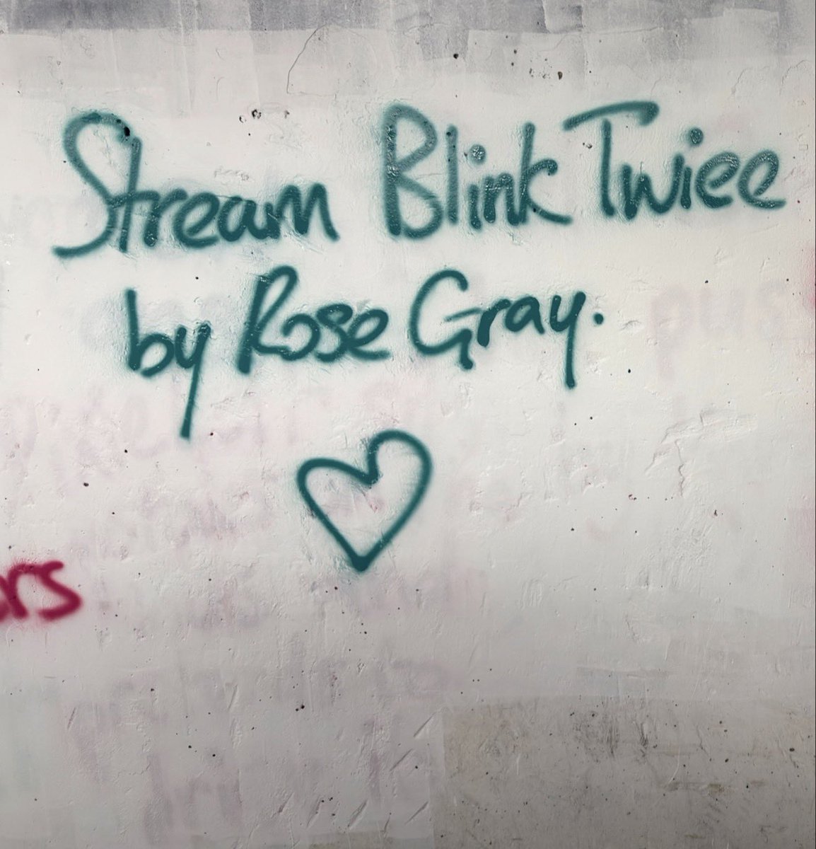 rosegray_'s tweet photo. today i love the internet https://t.co/Ht08kPhBJg