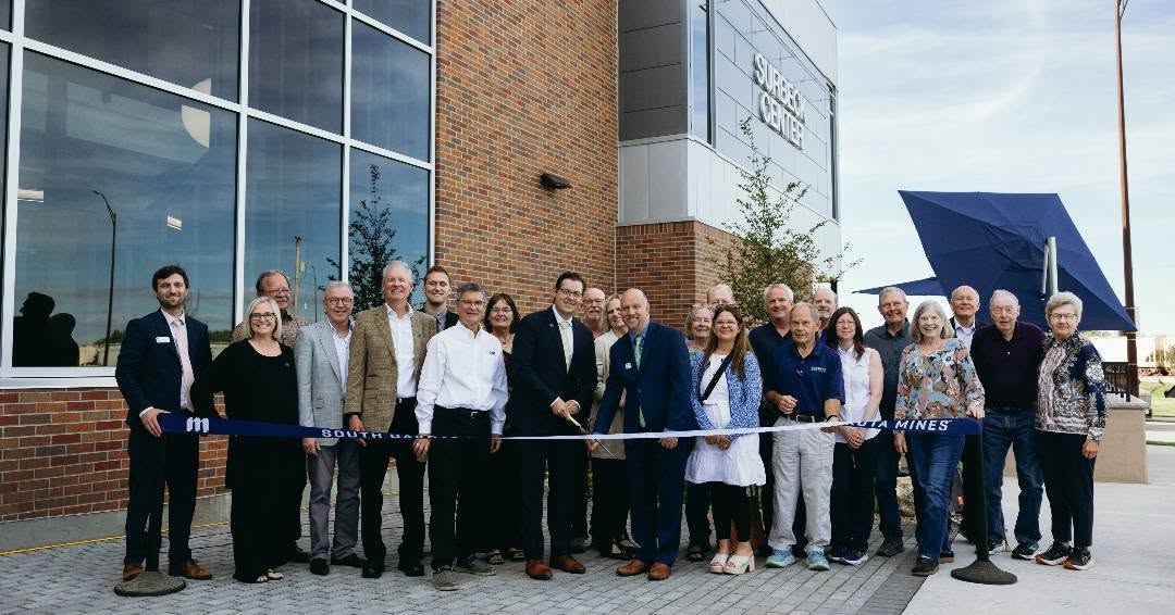 BankPioneer's tweet photo. 🎓 Investing in the Next Generation

Pioneer Bank &amp; Trust; Member FDIC
#Local #PioneerBankandTrust #SouthDakotaMines #Education #Scholarships #CommunityInvolvement #RapidCity #SouthDakota https://t.co/9B8LAJOFyy